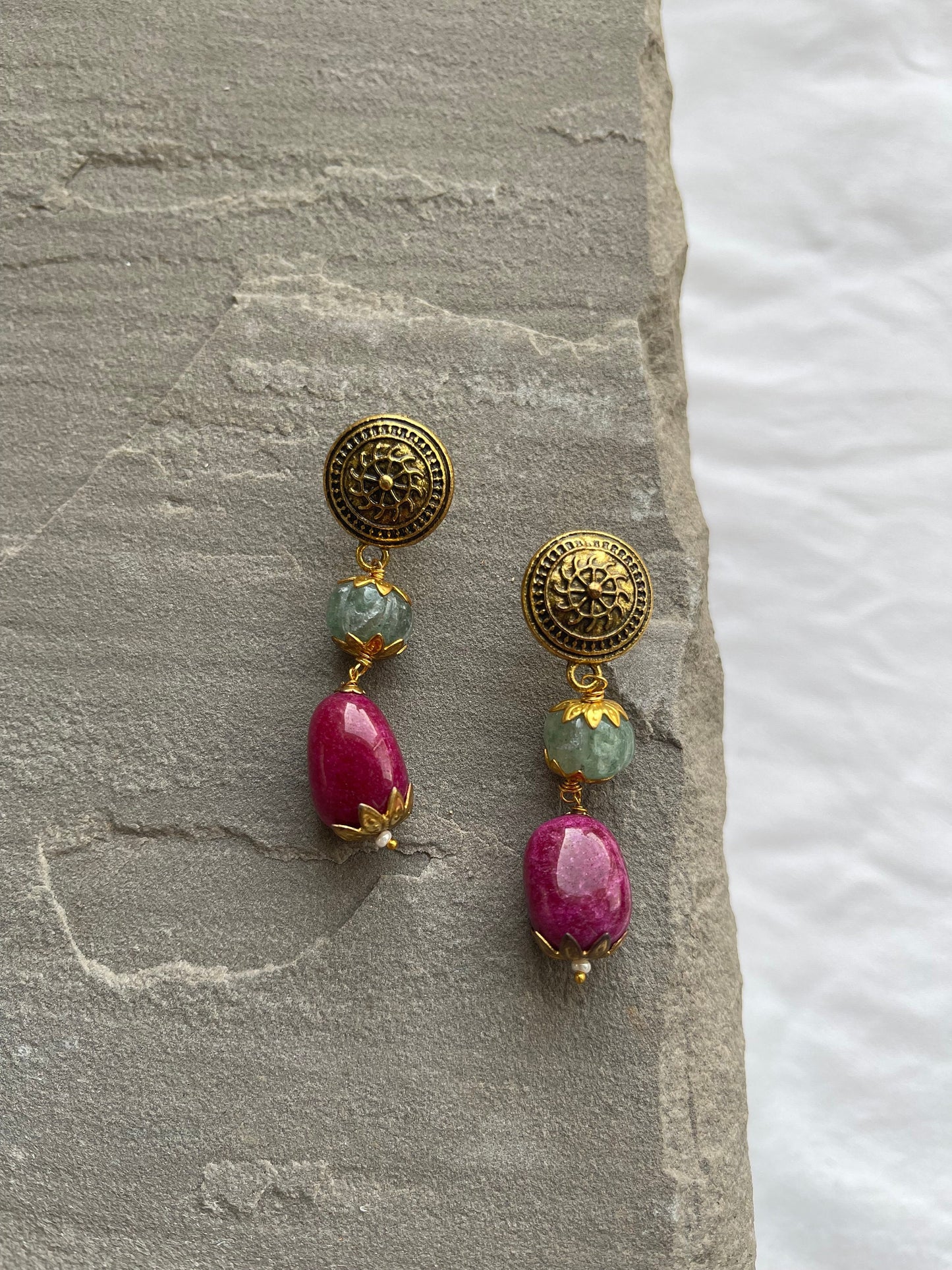 AIZA | Vintage Inspired Earrings Gold Beaded Stone