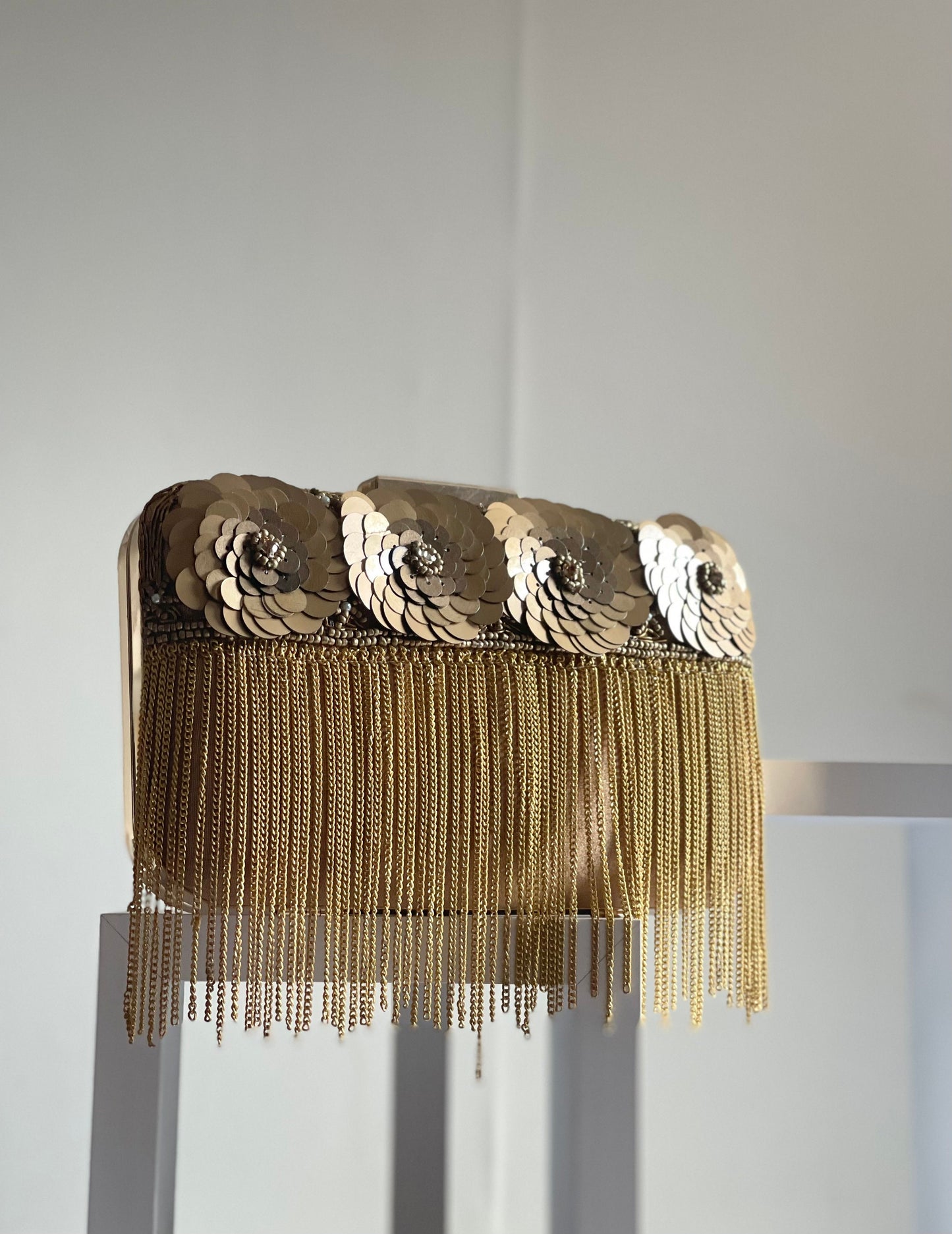 NEVILLE | Retro gold clutch with chic hanging chains - Vintage glam statement bag