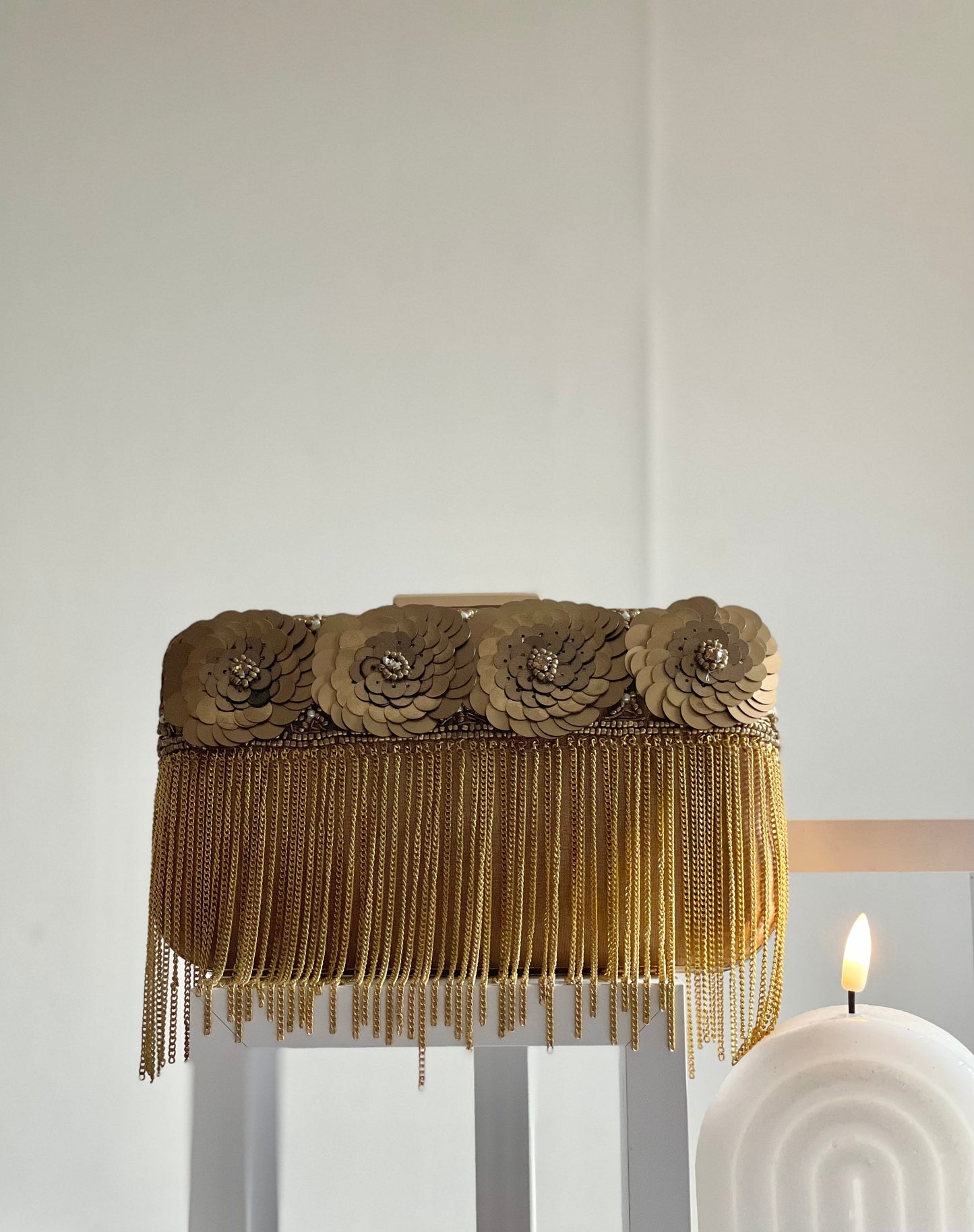 NEVILLE | Retro gold clutch with chic hanging chains - Vintage glam statement bag