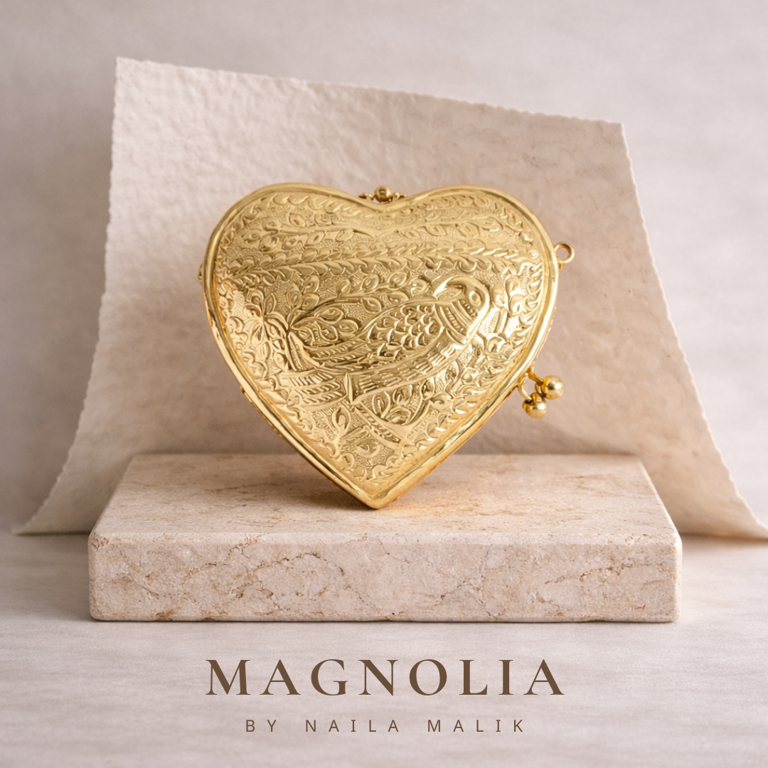 FIERA DAS AVES | Heart Shape Gold Engraved Bird Purse