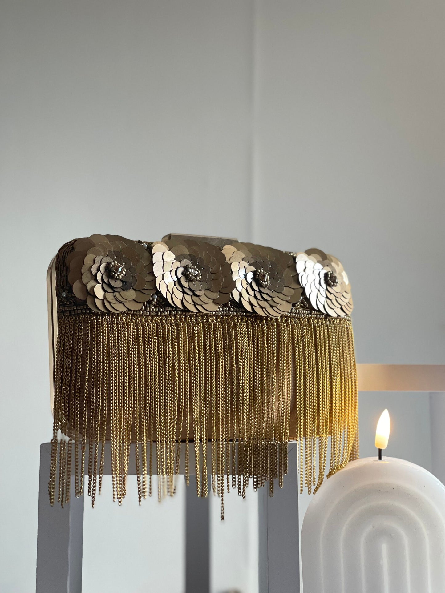 NEVILLE | Retro gold clutch with chic hanging chains - Vintage glam statement bag